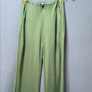 Elegant Green Women's Sweatpants with Two Side Pockets Size M Used